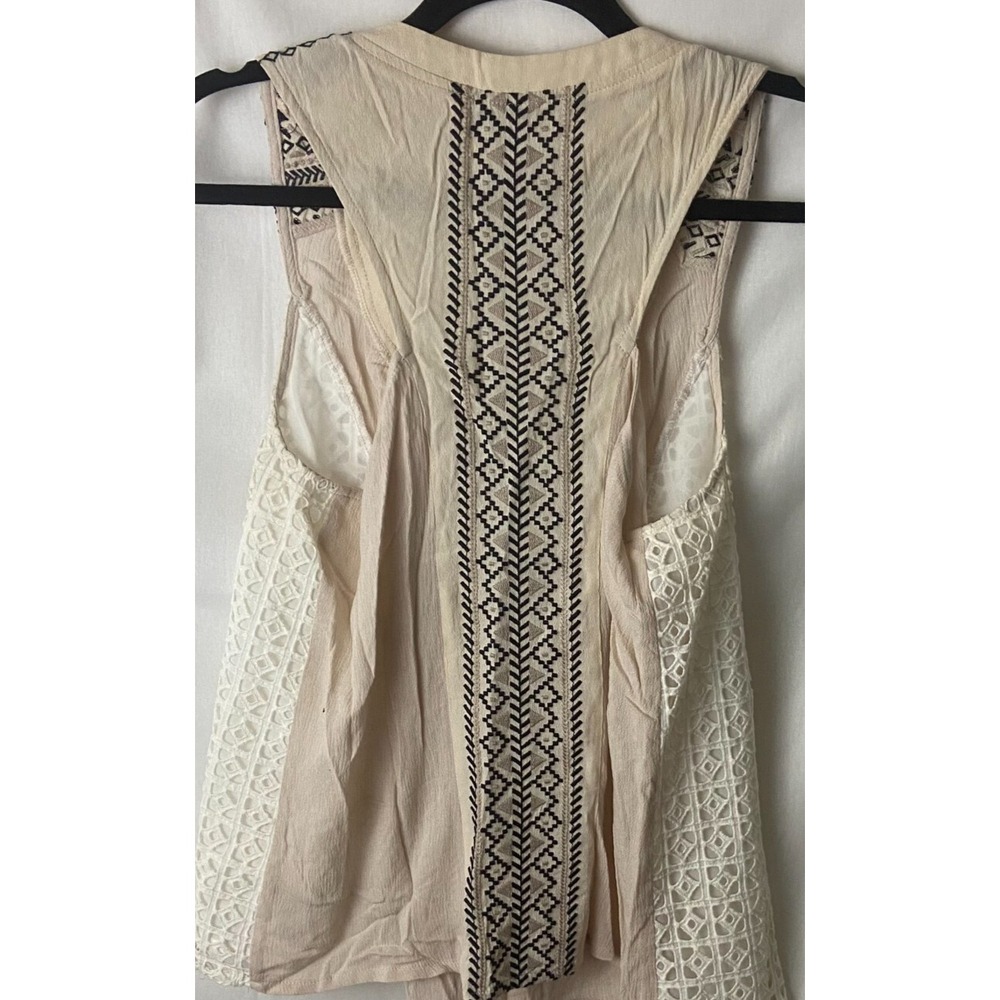 Miss Me Womens Sleeveless Blouse Tan White Crochet Embroidered Sz Med - Picture 4 of 7